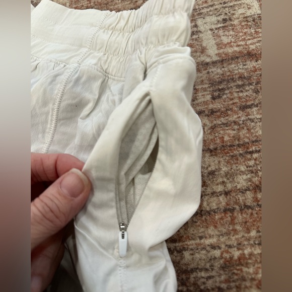Lululemon White Hotty Hot Shorts Size 8T EUC Women Athletic Lined Gym Running - Picture 4 of 7